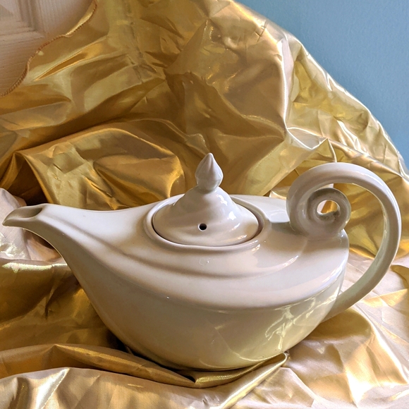 Vintage Genie Alladin Teapot - Picture 1 of 8